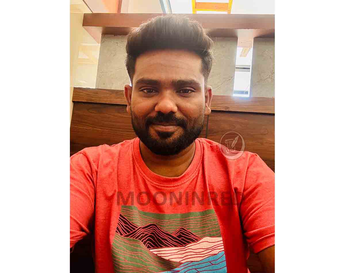 Vignesh Krishnan_MooninRed