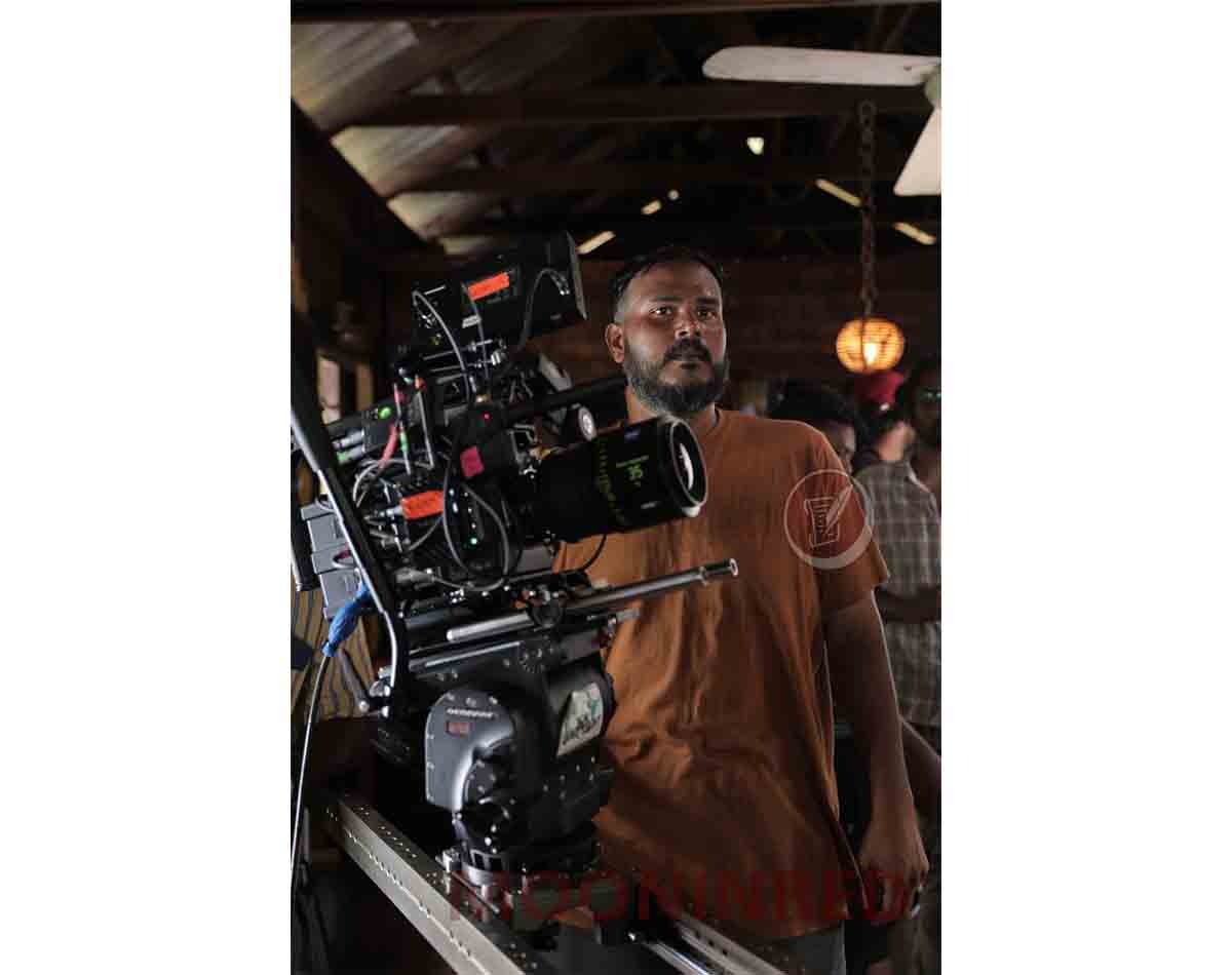 Shreyaas Krishna_Mooninred