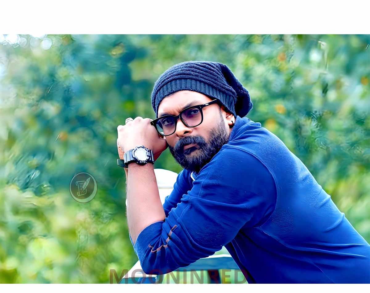 Ajith Kumar_Mooninred